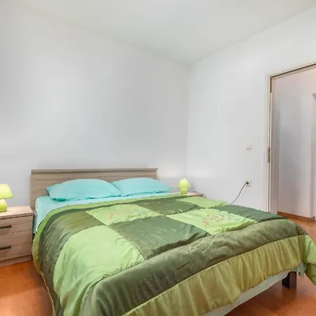 Apartment Ferienwohnung Fur 6 Personen Ca 60 Qm In Sikici, Istrien Istrische Riviera *